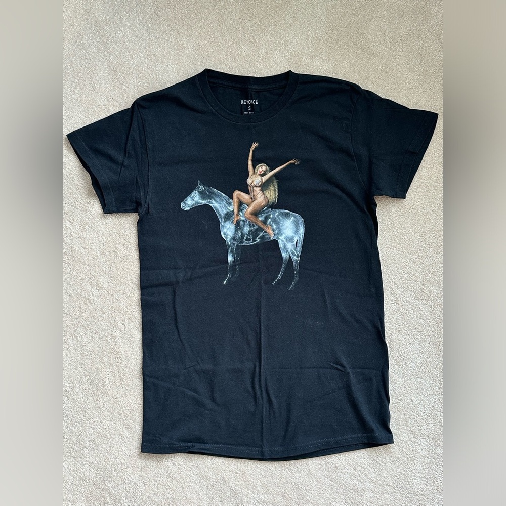Beyoncé’s act i Renaissance Official Album Merch | Box Set - Pose 4 Shirt